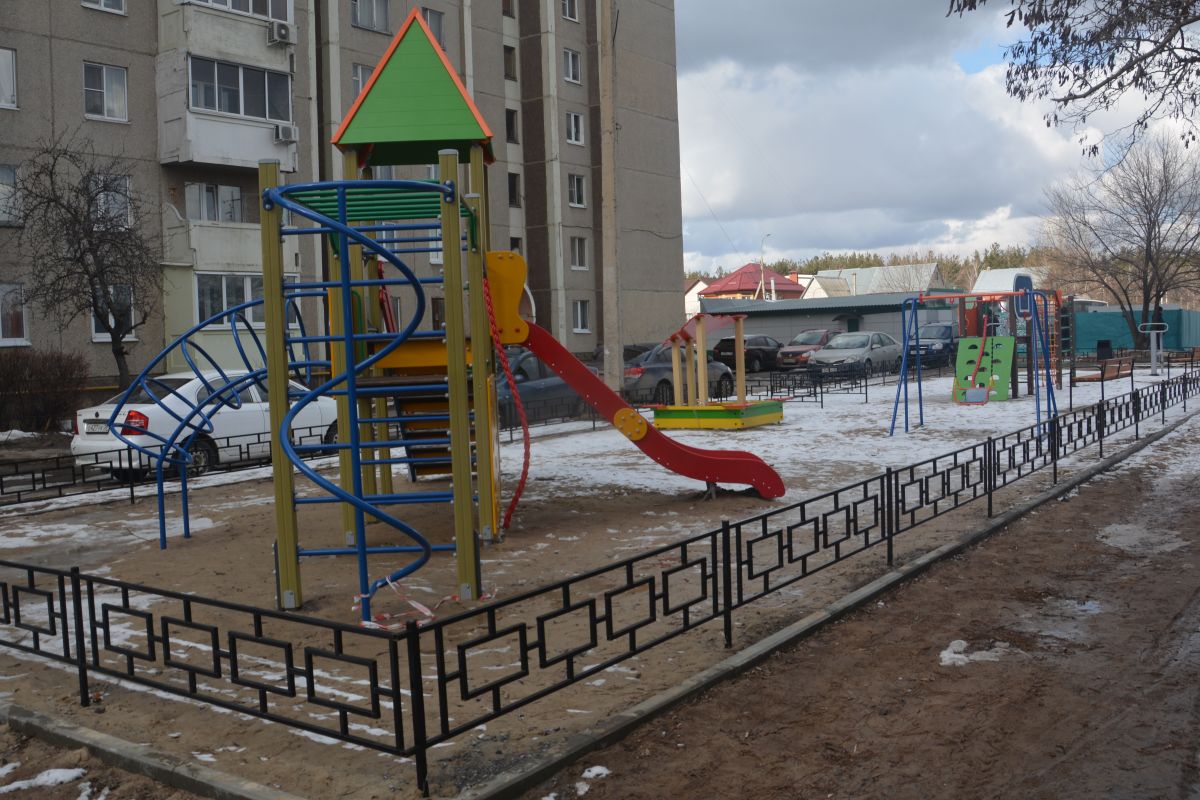Площадка возле дома